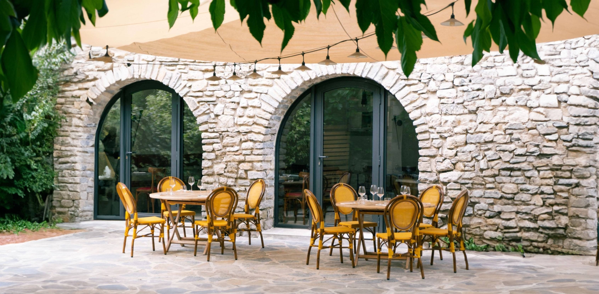 Le restaurant - Côté Cour - Saint-Mathieu-de-Tréviers - restaurant a faire SAINT-MATHIEU-DE-TREVIERS