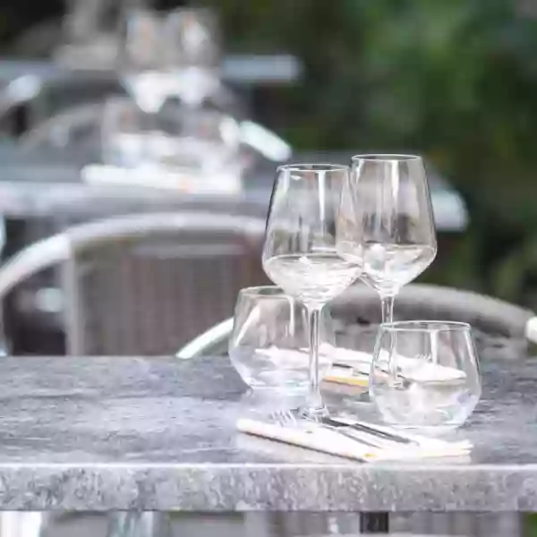 Le restaurant - Côté Cour - Saint-Mathieu-de-Tréviers - manger a SAINT-MATHIEU-DE-TREVIERS